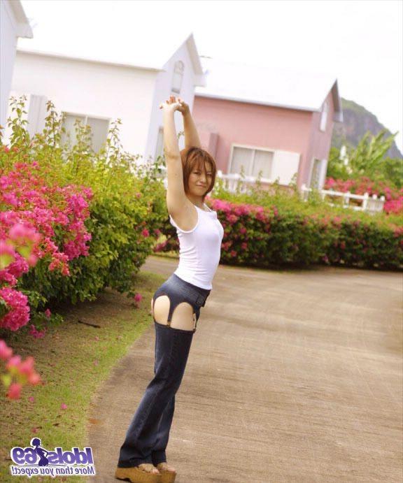 16P Yuri flashes garter belt by dropping pants