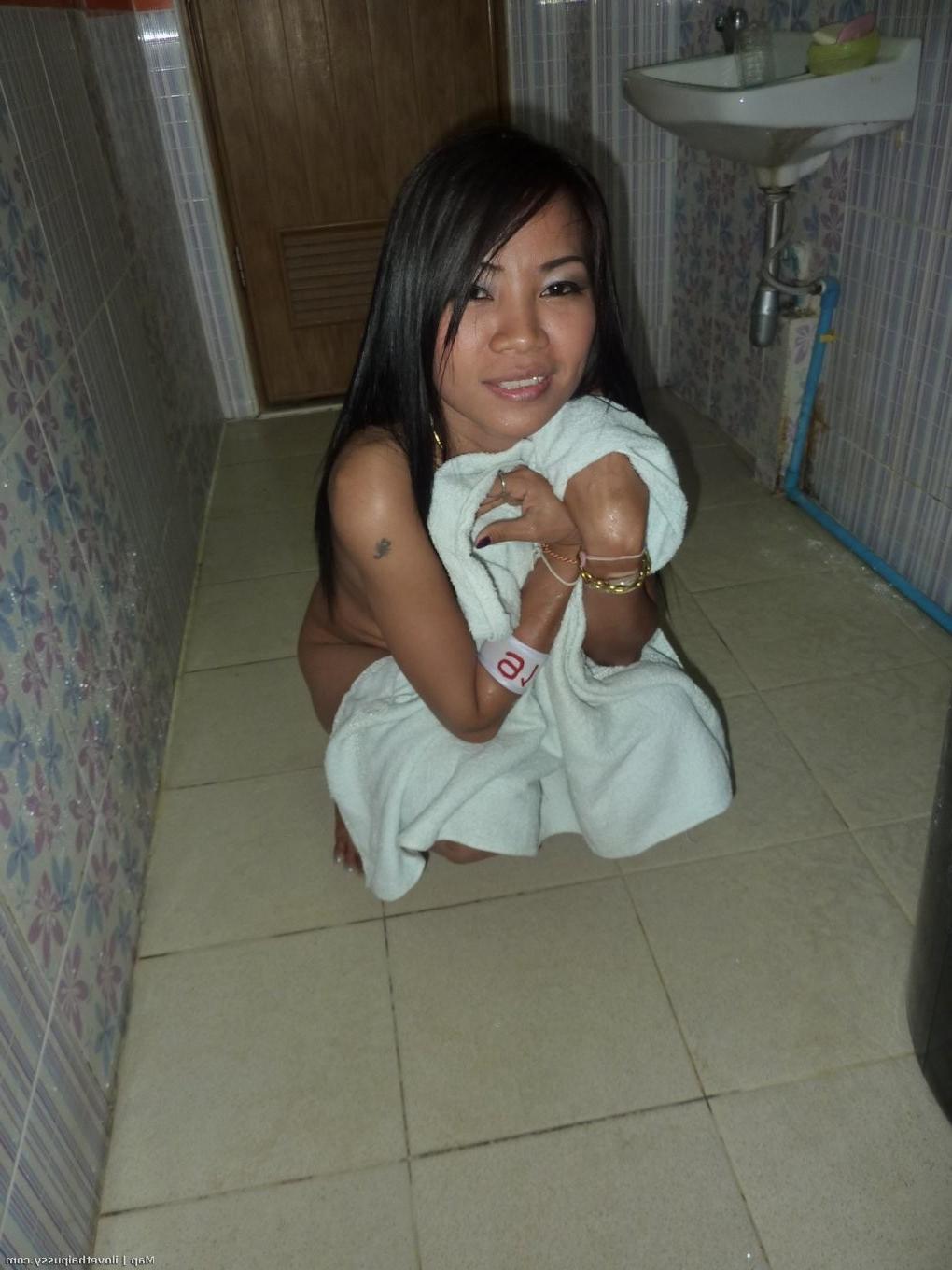 15P Smoking Hot Thai Hooker Bareback Fucked By A Crazy Sex Tourist