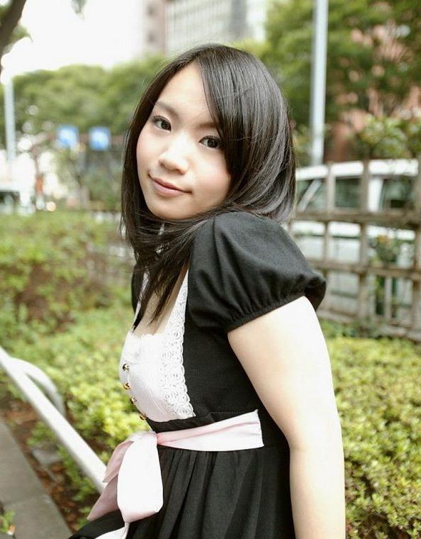 15P Sexy asian teen maid has nice tits to look at