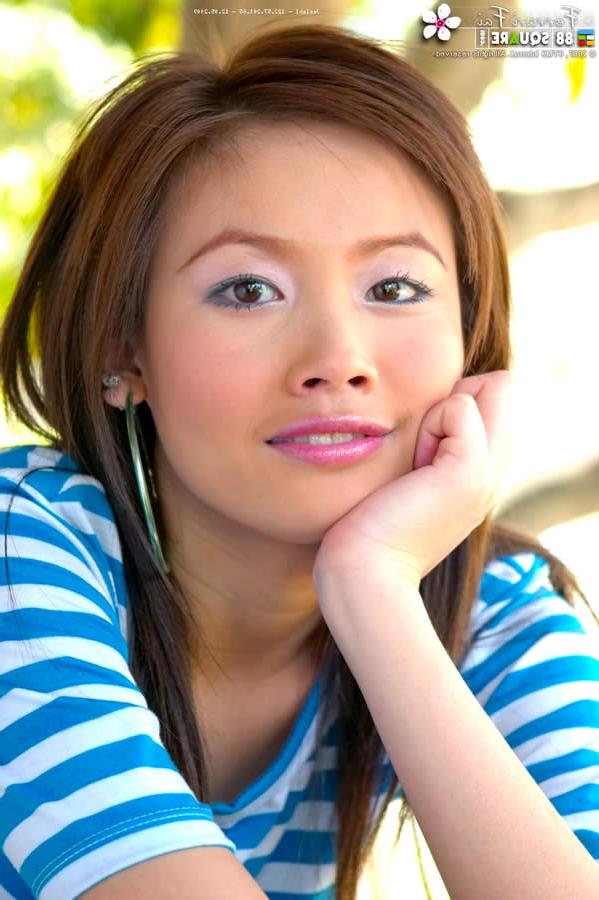 15P Gorgeous thai girl with a petite body