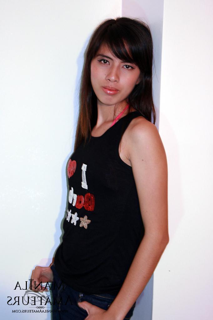 15P petite filipina exposes hairy wet pinay pussy
