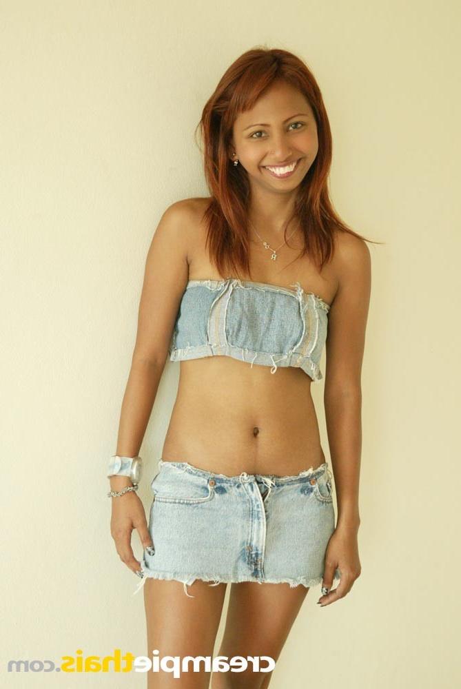 15P Thai cutie shows her snatch while wearing jean shorts