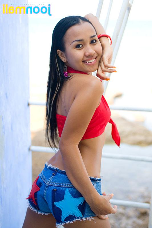15P foxy thai coed unties top and exposes perky tits