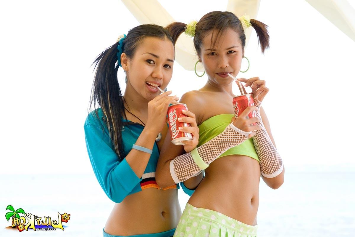 15P smoking hot thai babes playing with each other