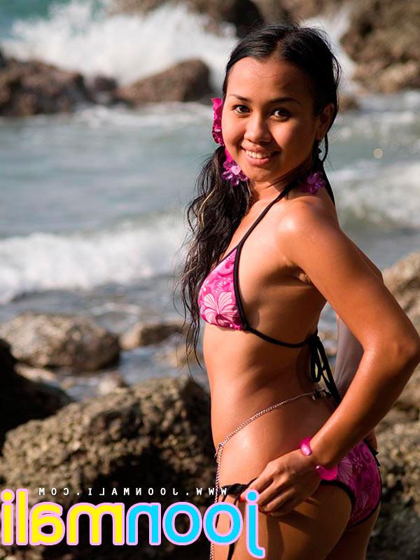 15P sexy thai pink bikini babe showing her butt crack