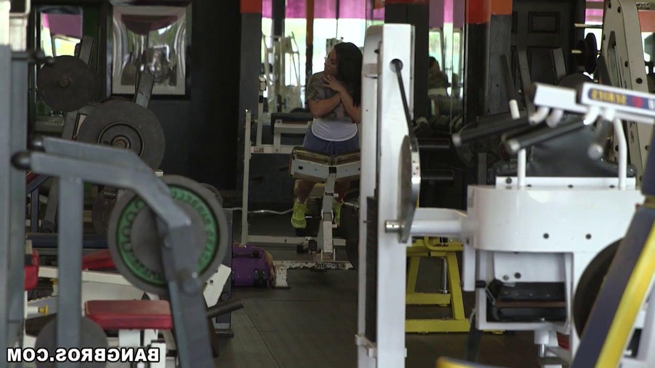 12P Becca Diamond banged while working out