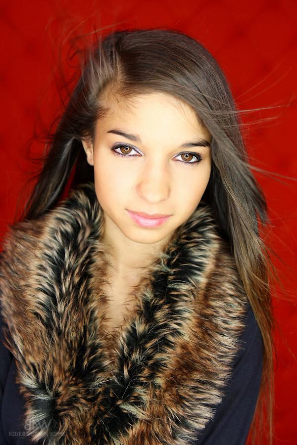9P CASTING Nika-Nika