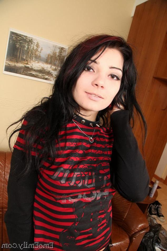 15P Pierced and tattooed emo teen spreads ass cheeks