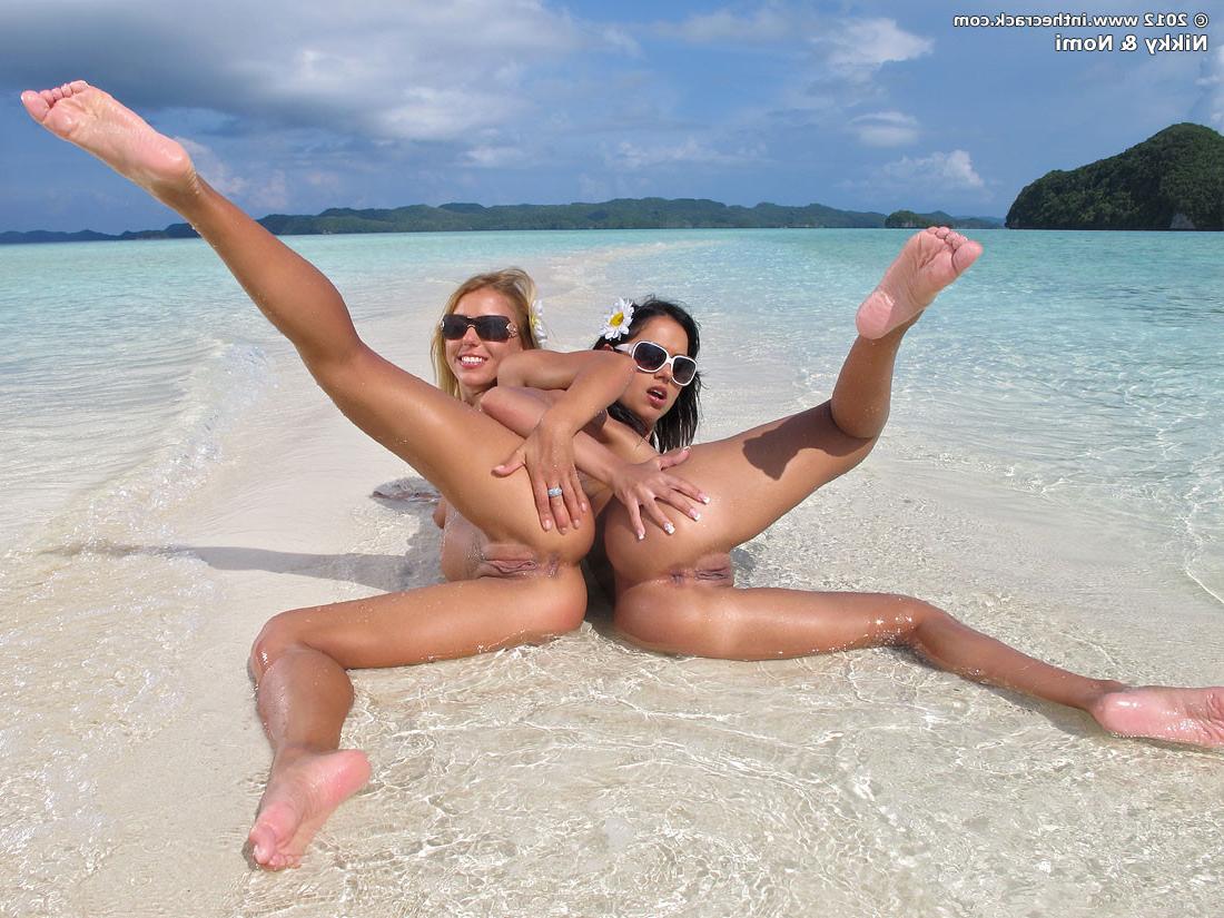 16P Beach babes licking each others closup ass