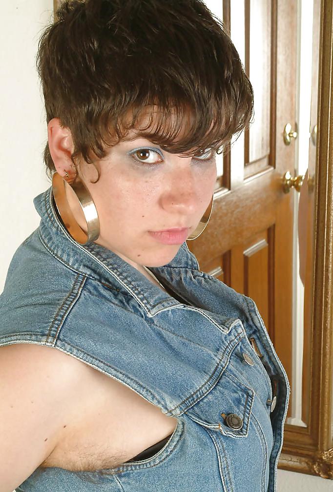 25P VICKY - BIG BOOBS AND HAIRY III