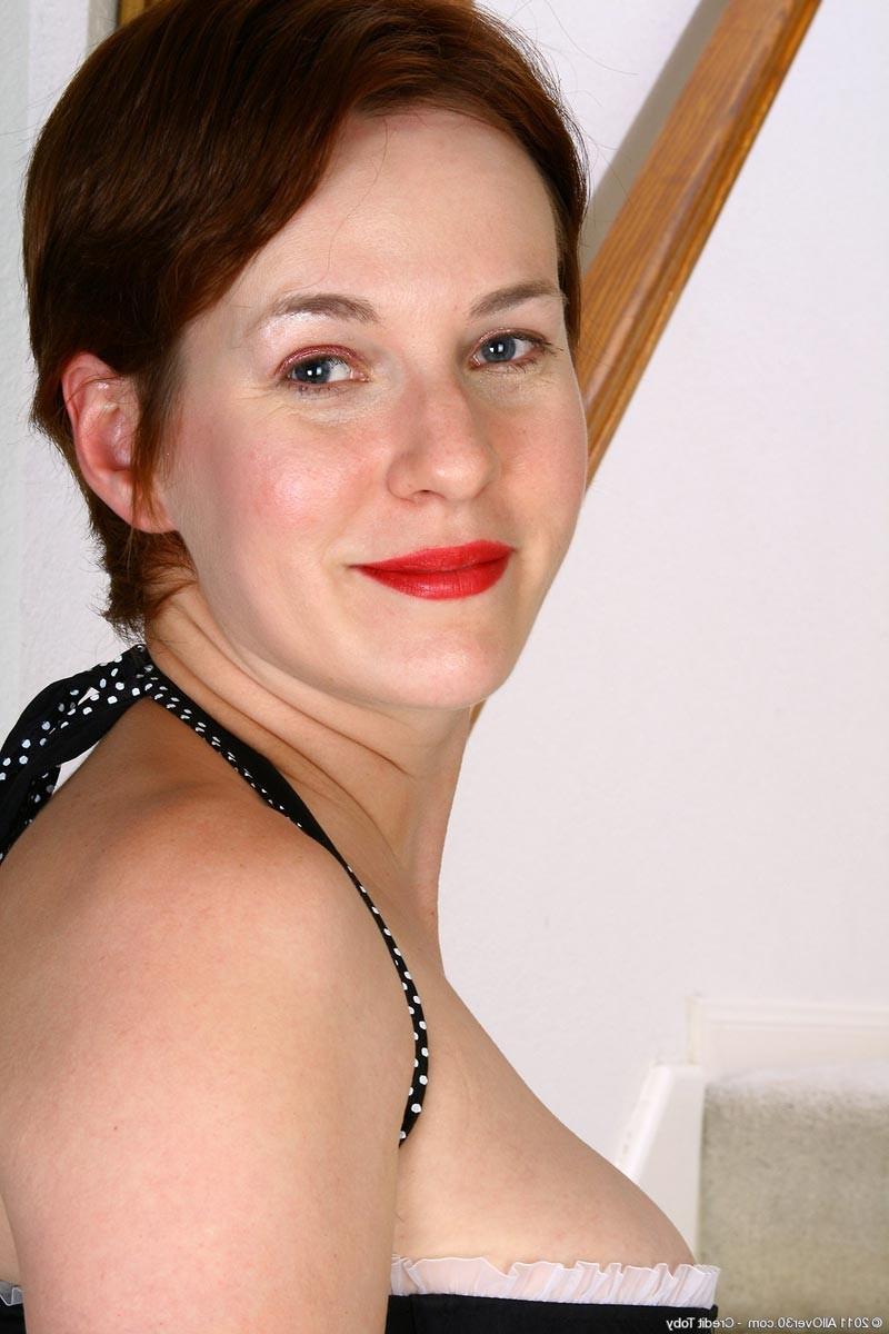 15P Horny tight bodied housewife in stockings