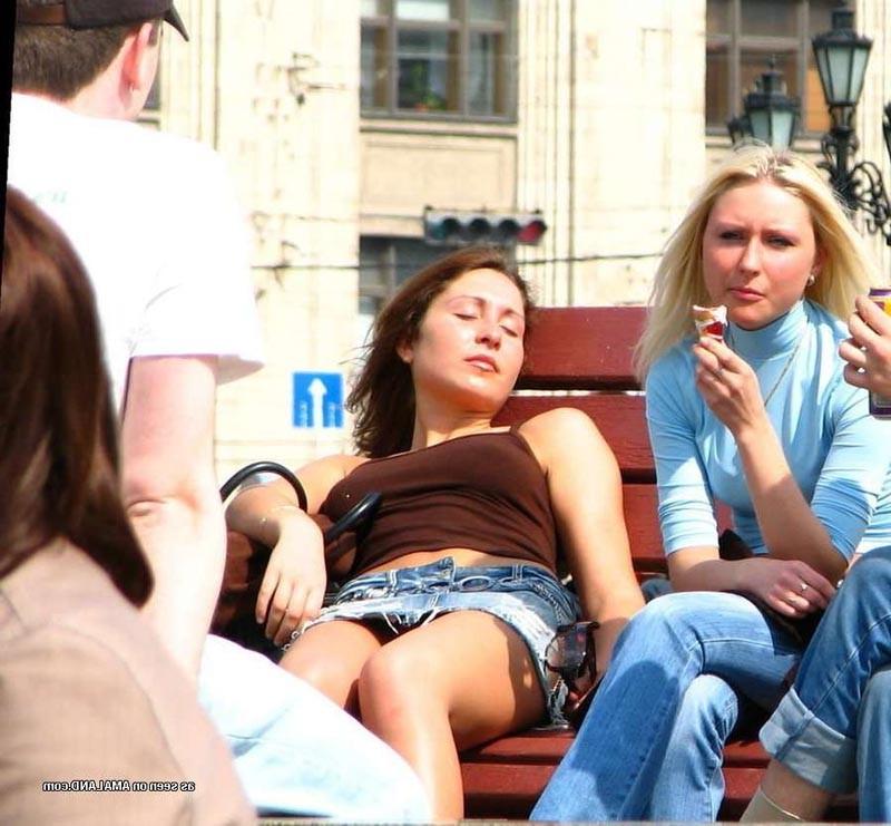 15P Girls caught in candid upskirt pics