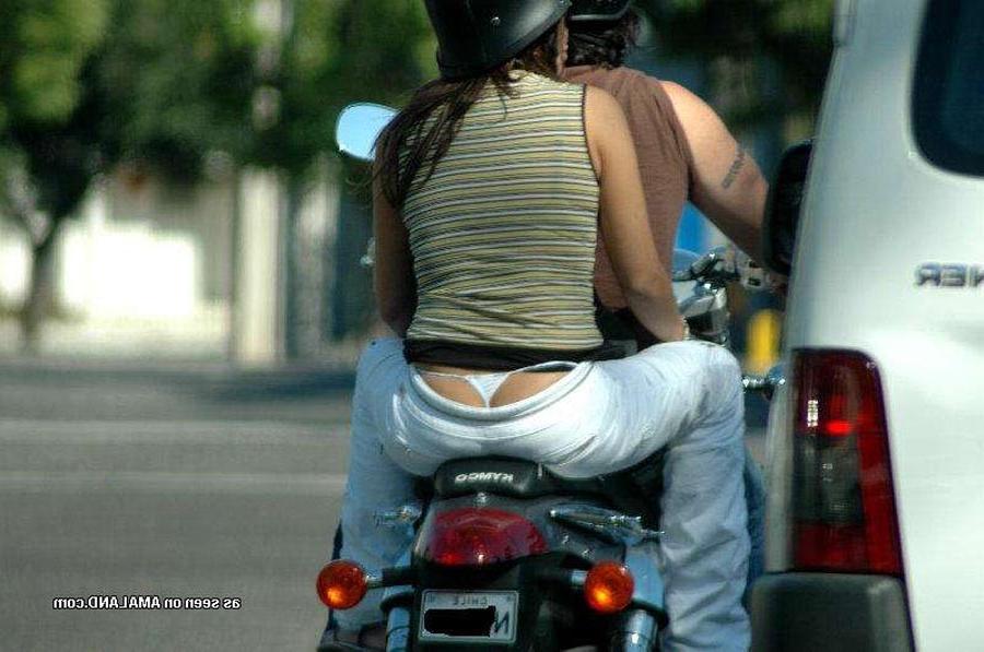 15P Girls caught in candid upskirt pics