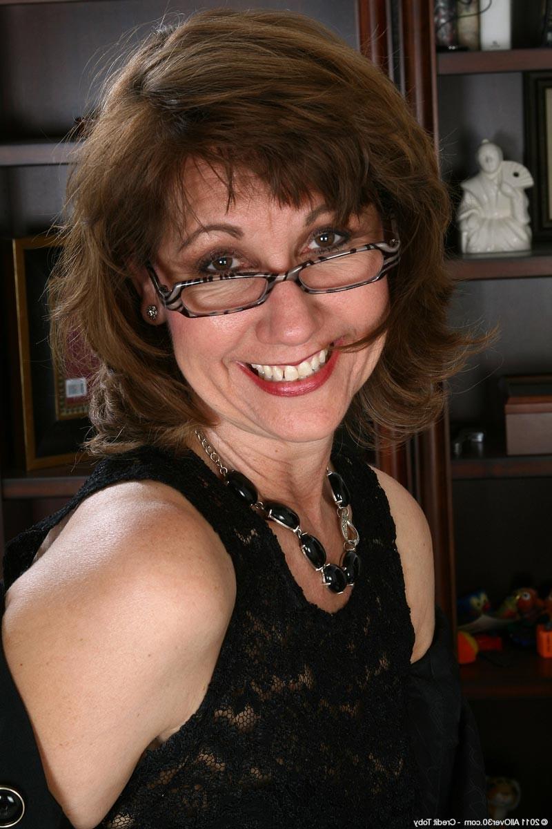 15P Hot slim mature plays with her pussy in stockings