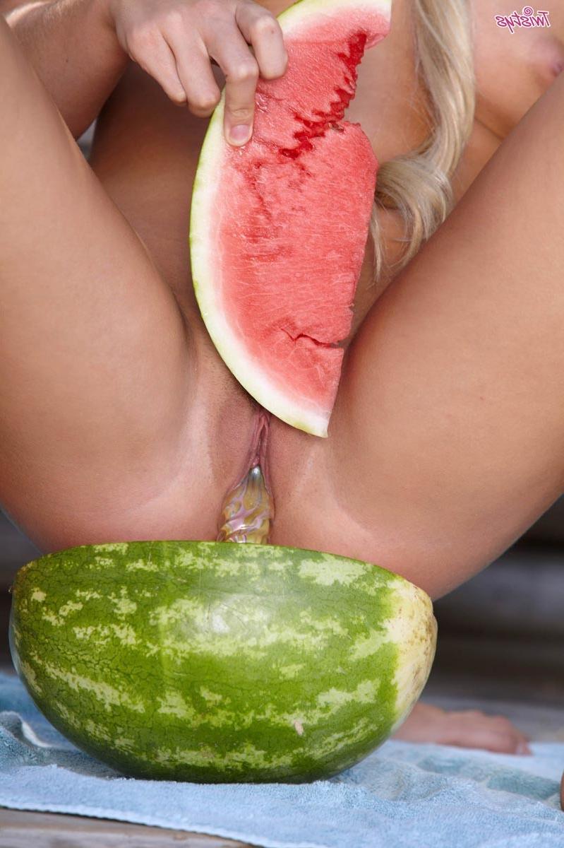 15P Horny blonde with nice pink snatch teasing outside