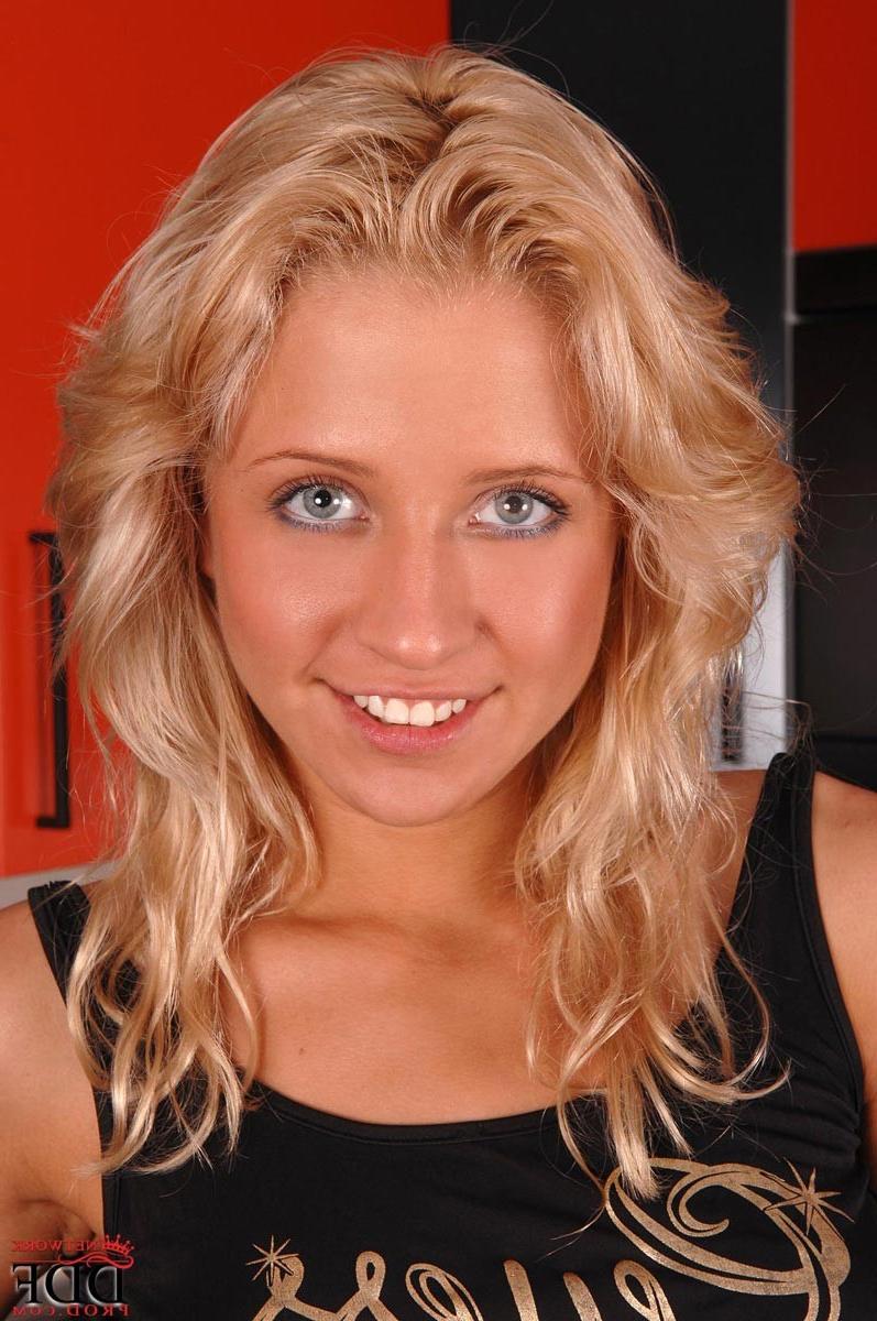 15P Hot tight ass blonde toying her snatch