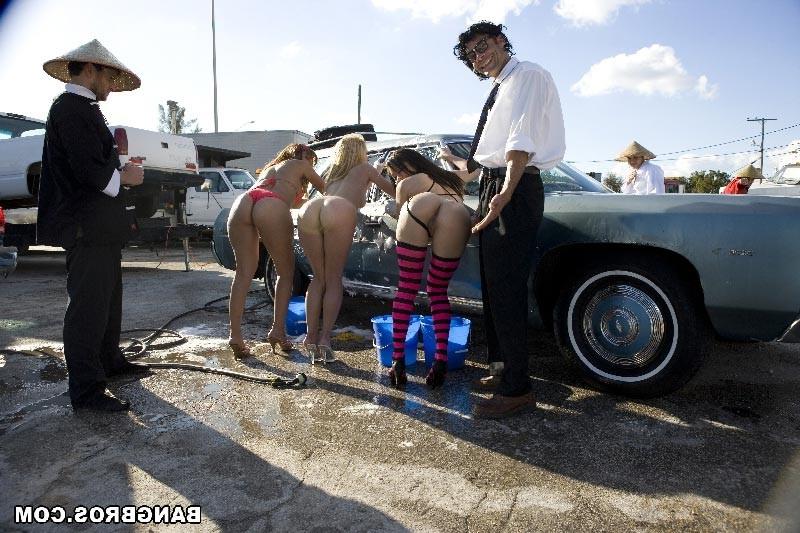 16P Babes with awesome butts hardcore fucking in a carwash