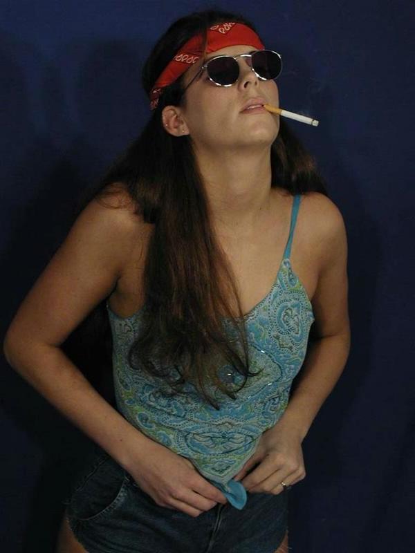 16P Juicy amateur smoker has nice ass teasing wild