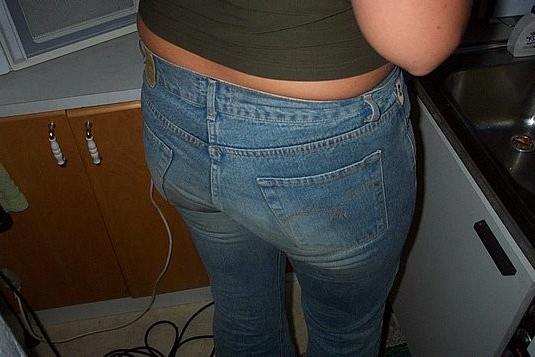 12P hot babes get naked and take pics