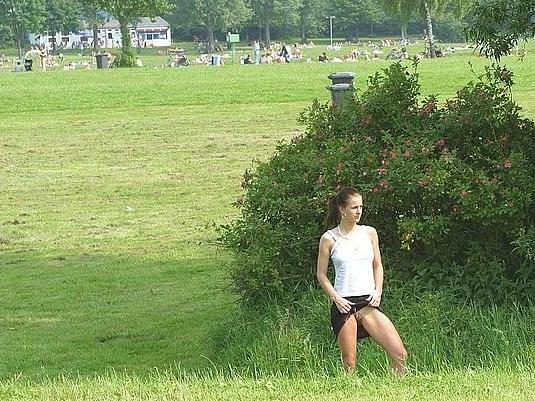 12P hot babes get naked and take pics