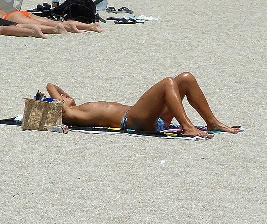 12P babes showing off their asses