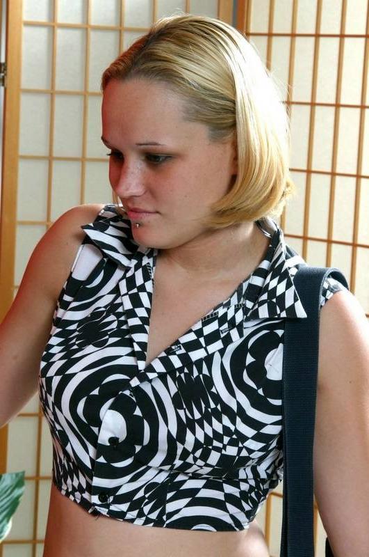 16P Cute amateur babe gets her nice ass spanked hard
