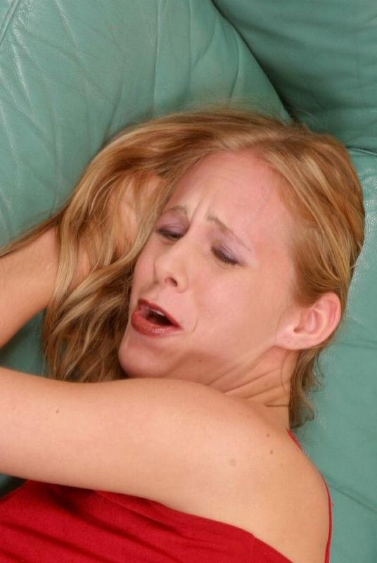 16P Amateur naughty babe gets her ass hard spanked