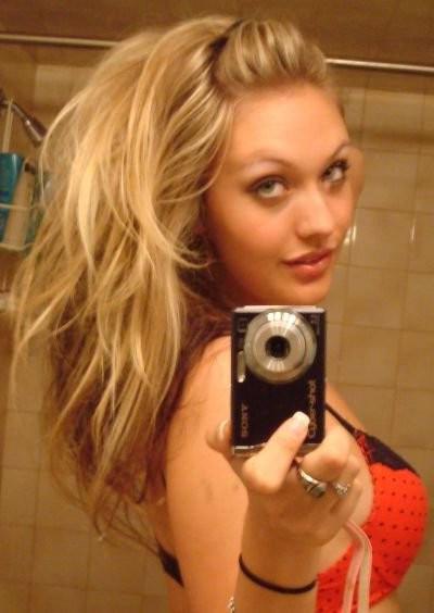 12P hot babes showing their asses