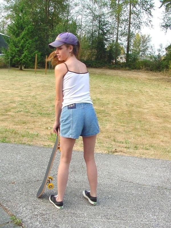 17P Perky Titted House Wife Spreads Her Shaven Pussy Outside