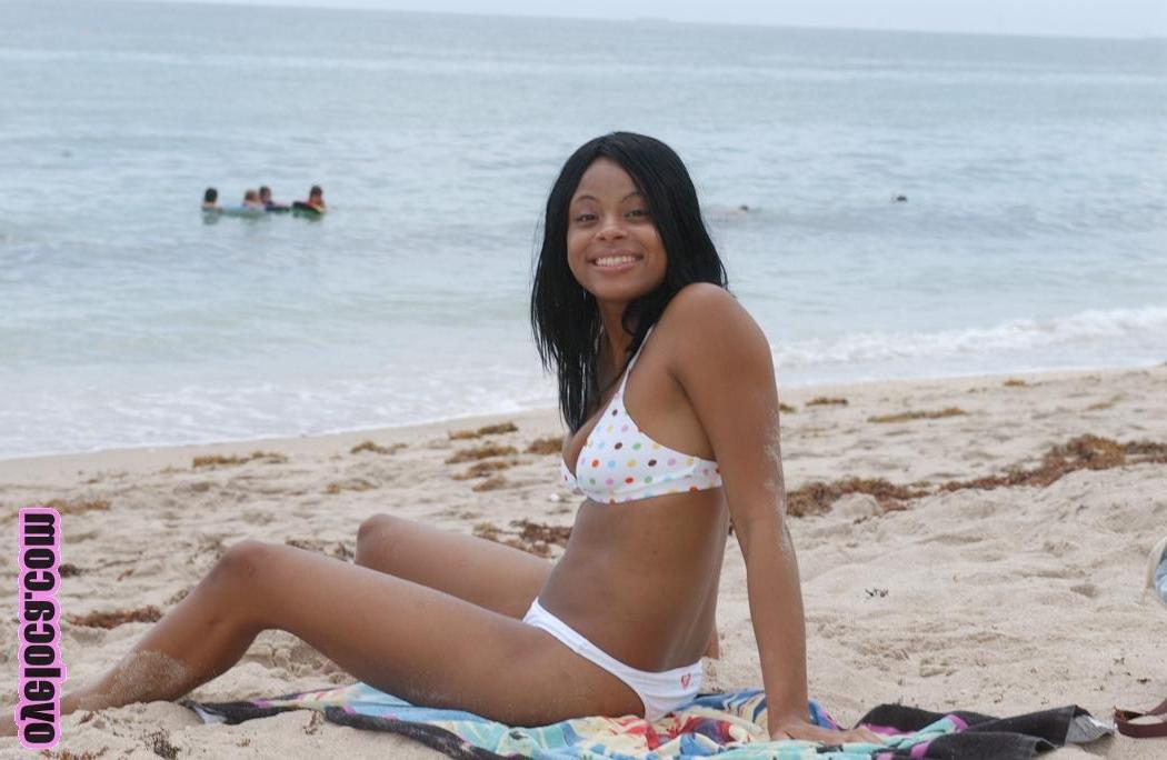 16P Crazy hot babe is found on the beach and fucked