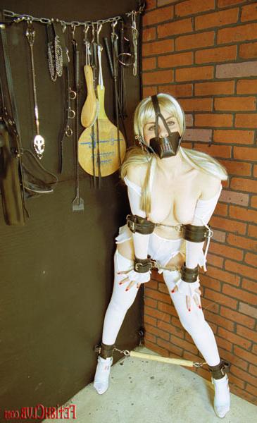 12P Platinum Blonde Wears Hannibal Lecter Mask While Bonded