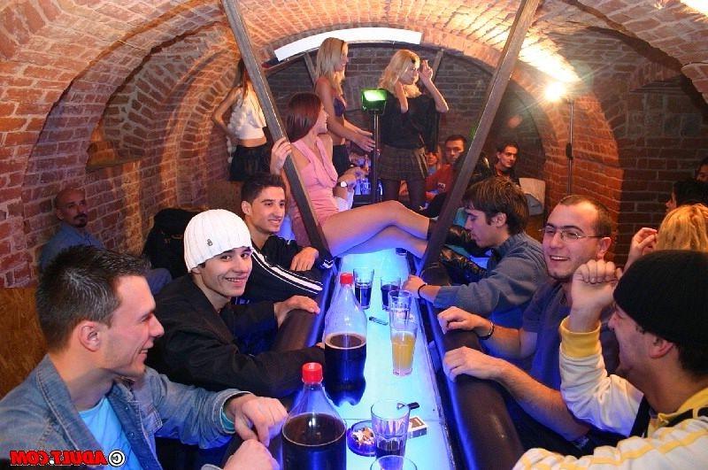 16P Tiny babes dancing on a bar and sucking cock