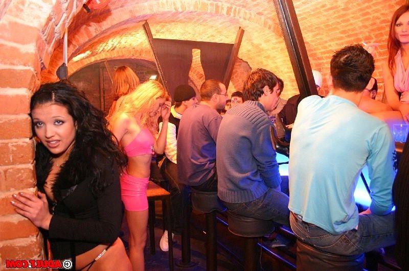 16P Tiny babes dancing on a bar and sucking cock