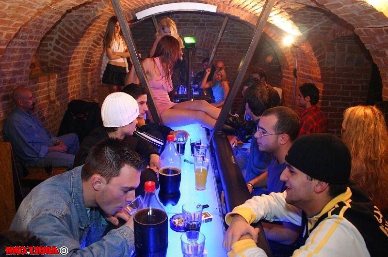 16P Babes get too drunk at a bar and get freaky