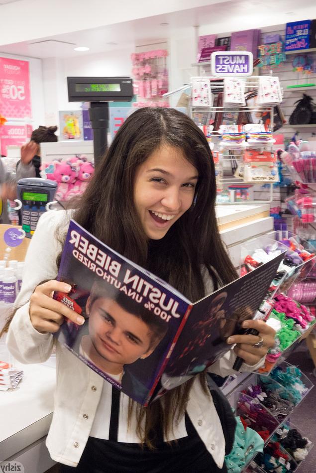 10P Cute teen girls in public