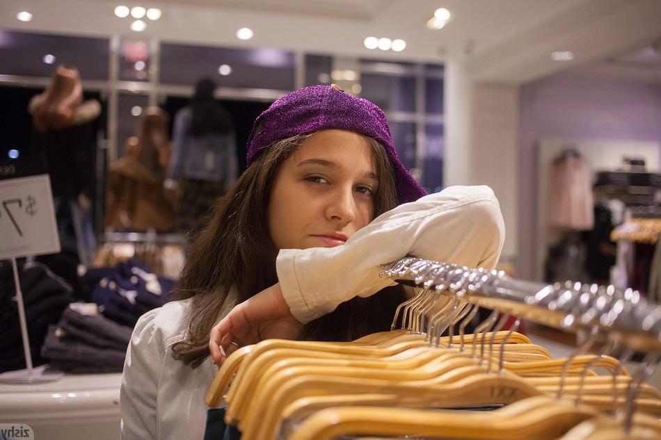 10P Cute teen girls in public