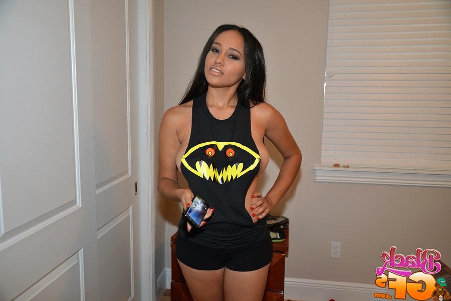 12P Sexy ebony with huge tits got fucked