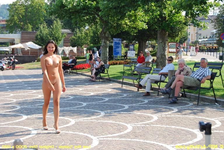 15P Naked girl in public