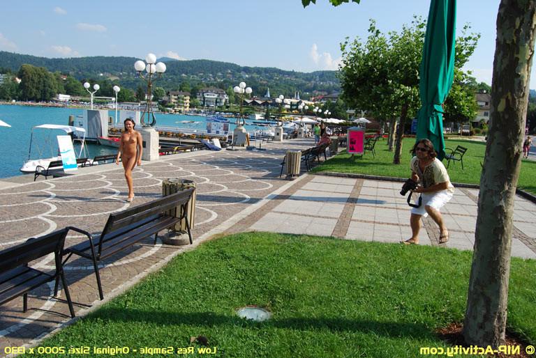 15P Naked girl in public