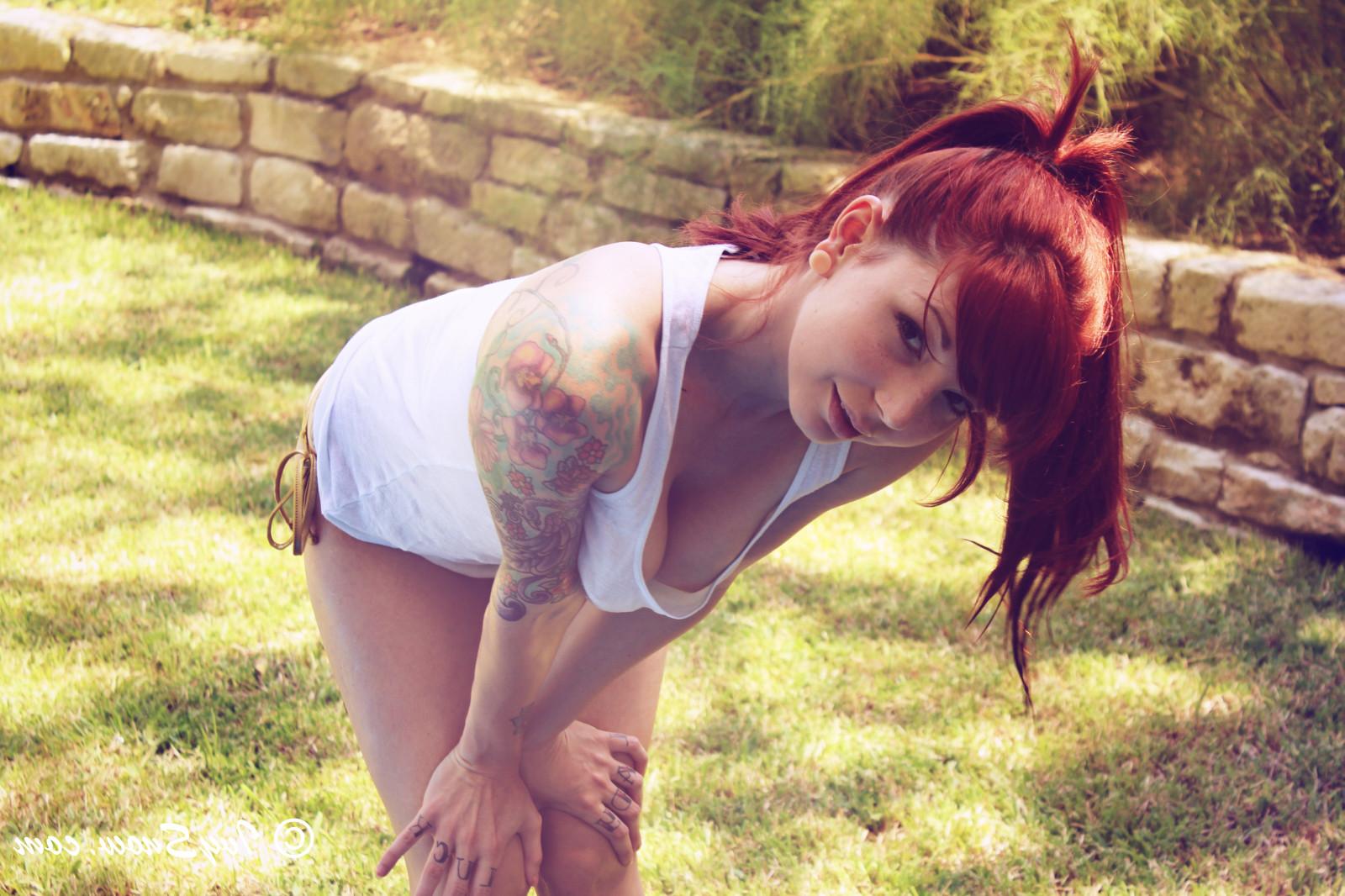 15P Tattooed redhead Ivy Snow