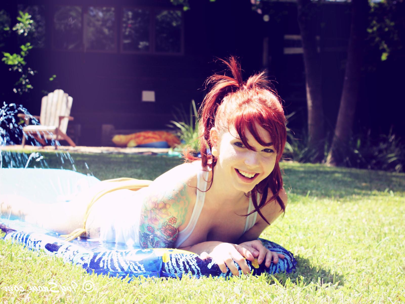 15P Tattooed redhead Ivy Snow