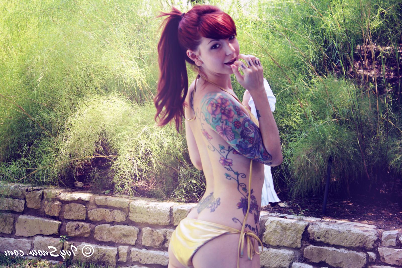 15P Tattooed redhead Ivy Snow