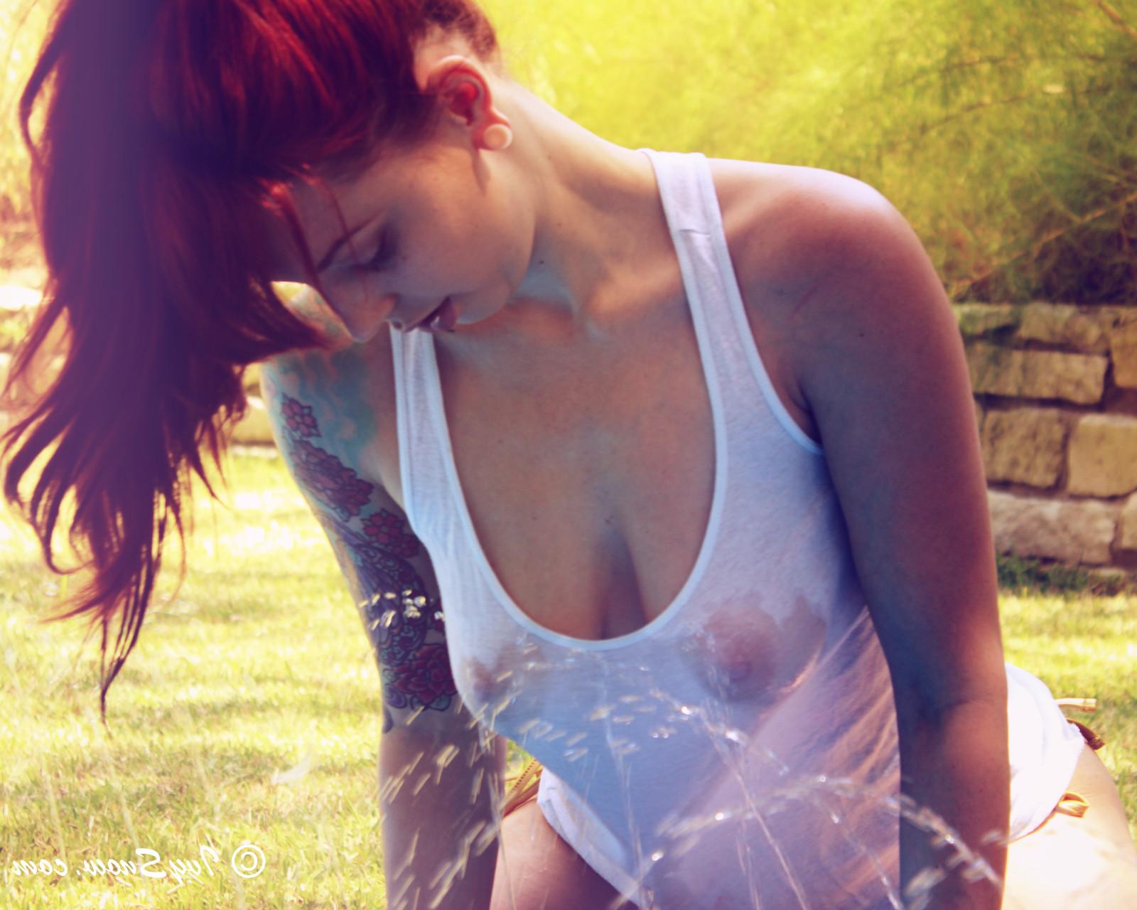 15P Tattooed redhead Ivy Snow