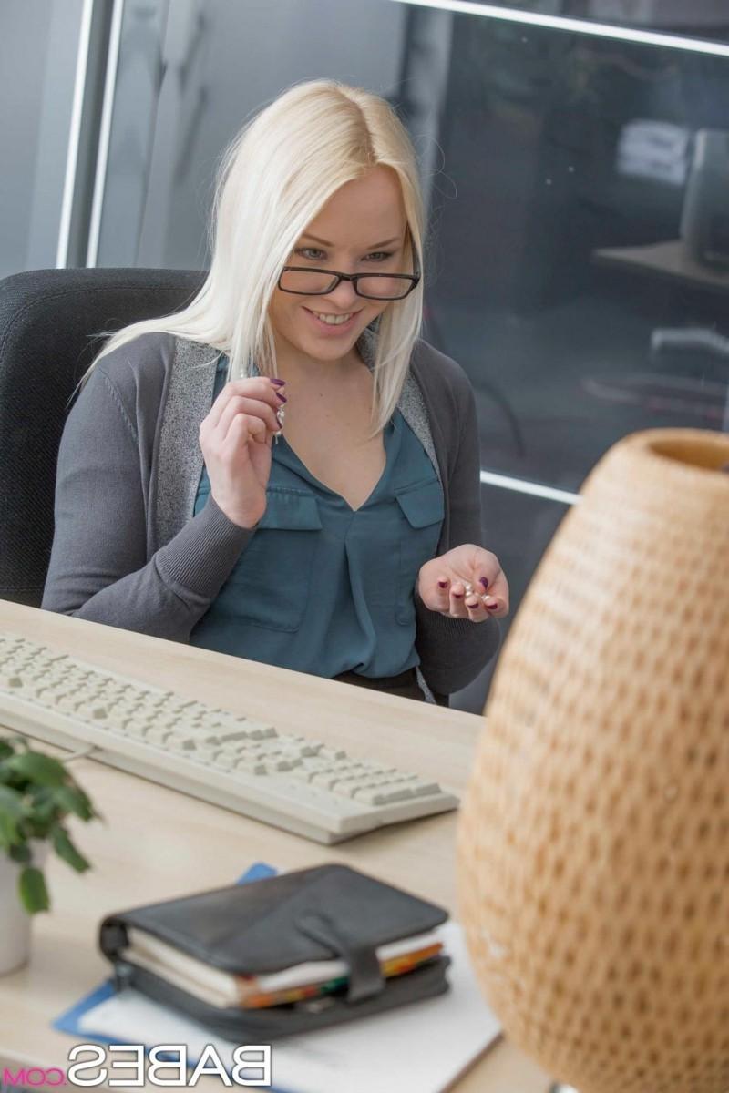 12P Blonde secretary rides dick