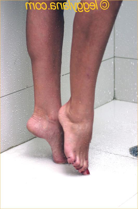 12P Lana Gets All Wet In The Shower