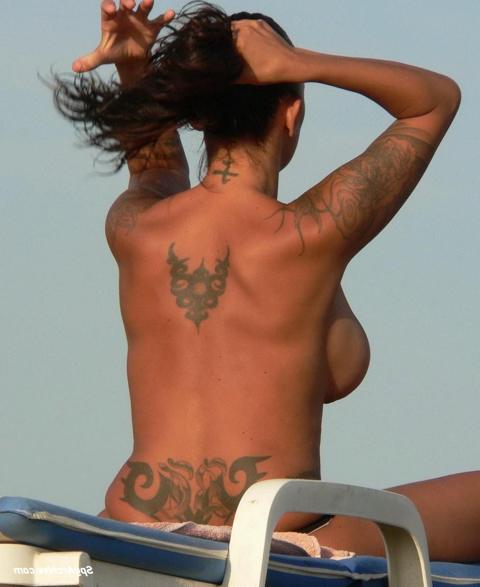 15P Candid shots of busty tattooed brazilian mom