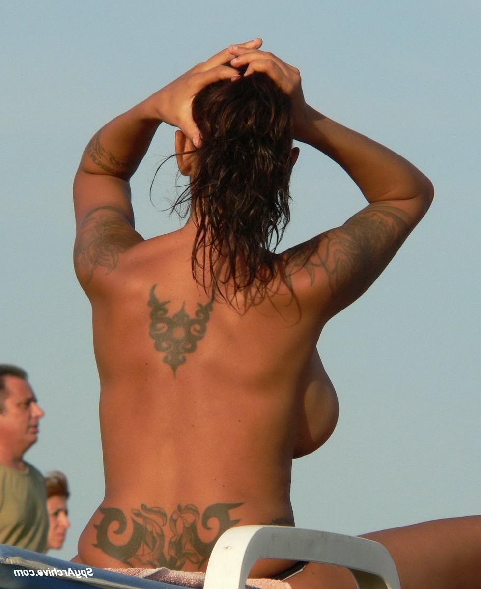15P Candid shots of busty tattooed brazilian mom