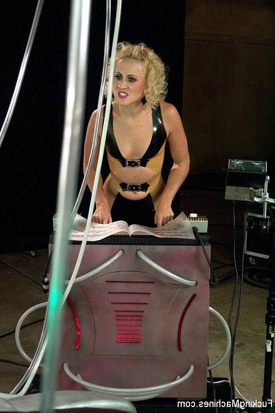 17P Dylan Ryan and Lorelei Lee hot blondes fucking machines together