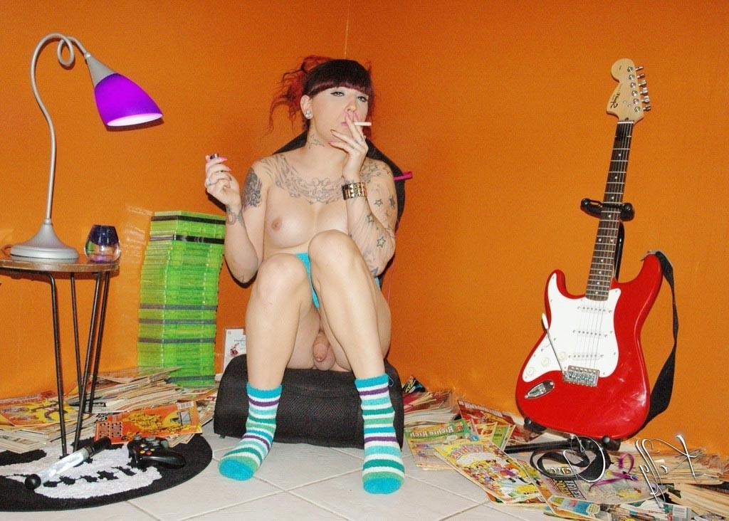 12P First time gamer Kelly Clare toying