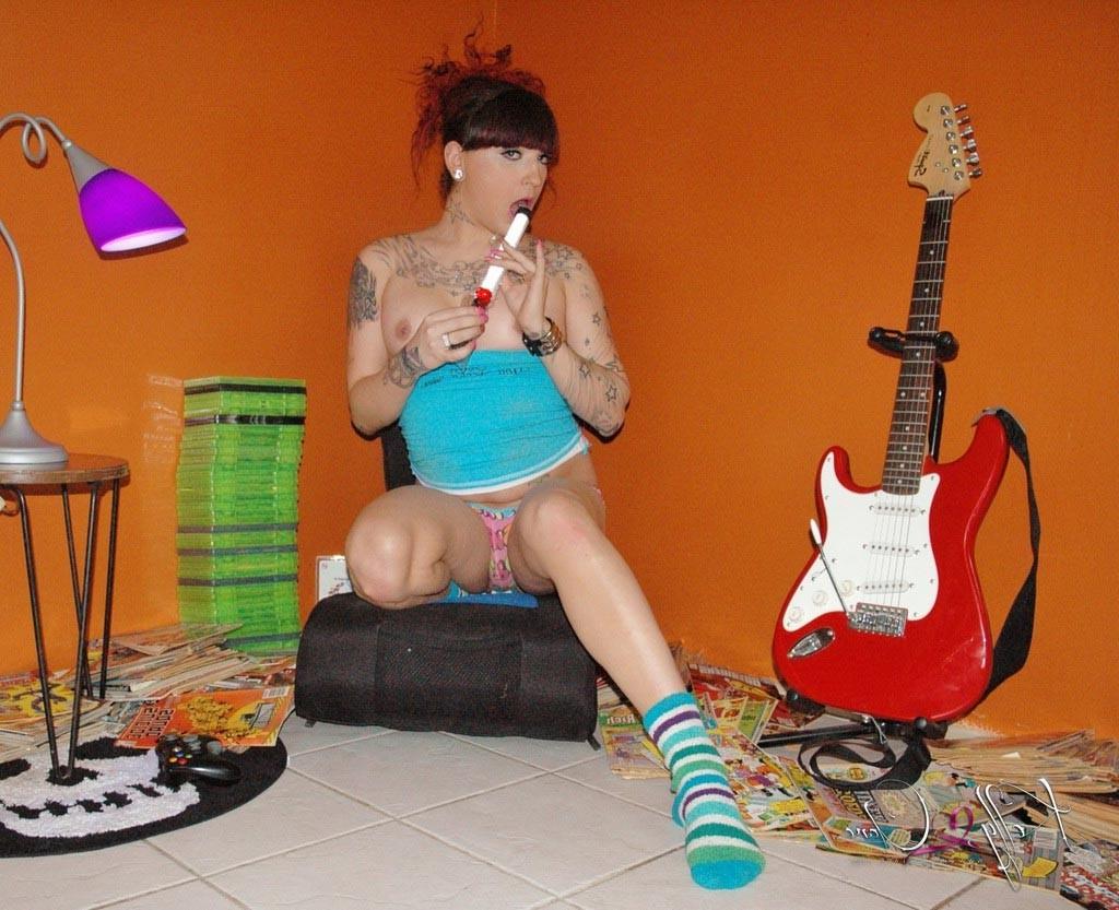 12P First time gamer Kelly Clare toying